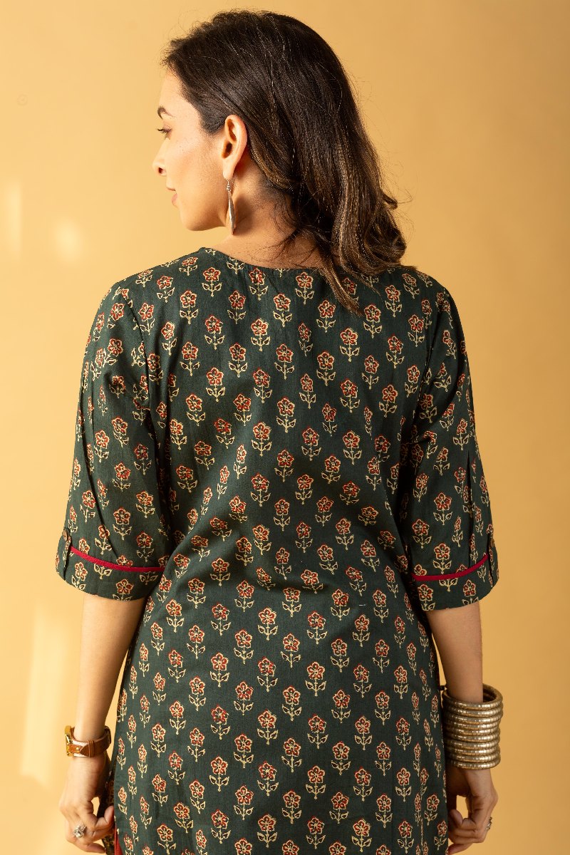 Image for Kusvaa Wkr113 Shihna Cotton Blockprint Kurta Sitting