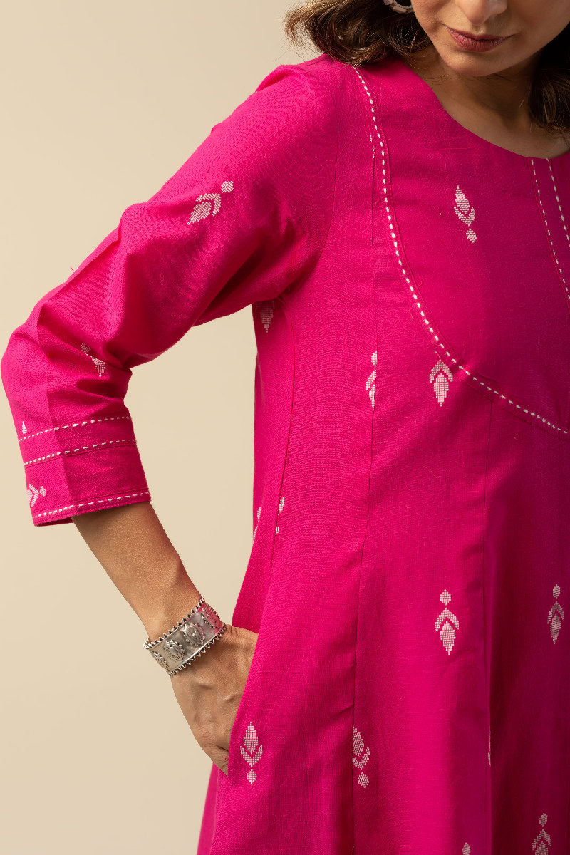 Image for Kusvaa Cood092 Barkha Handloom Cotton Kurta Pant Set Closeup 2