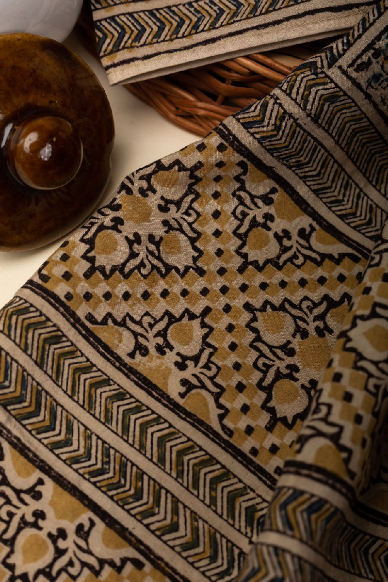 Image for Kusvaa Dup188 Yesasri Assam Silk Stole Closeup