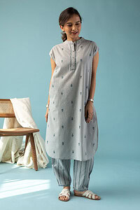 Image for Kusvaa Cood095 Richal Handloom Cotton Kurta Pant Set Sitting