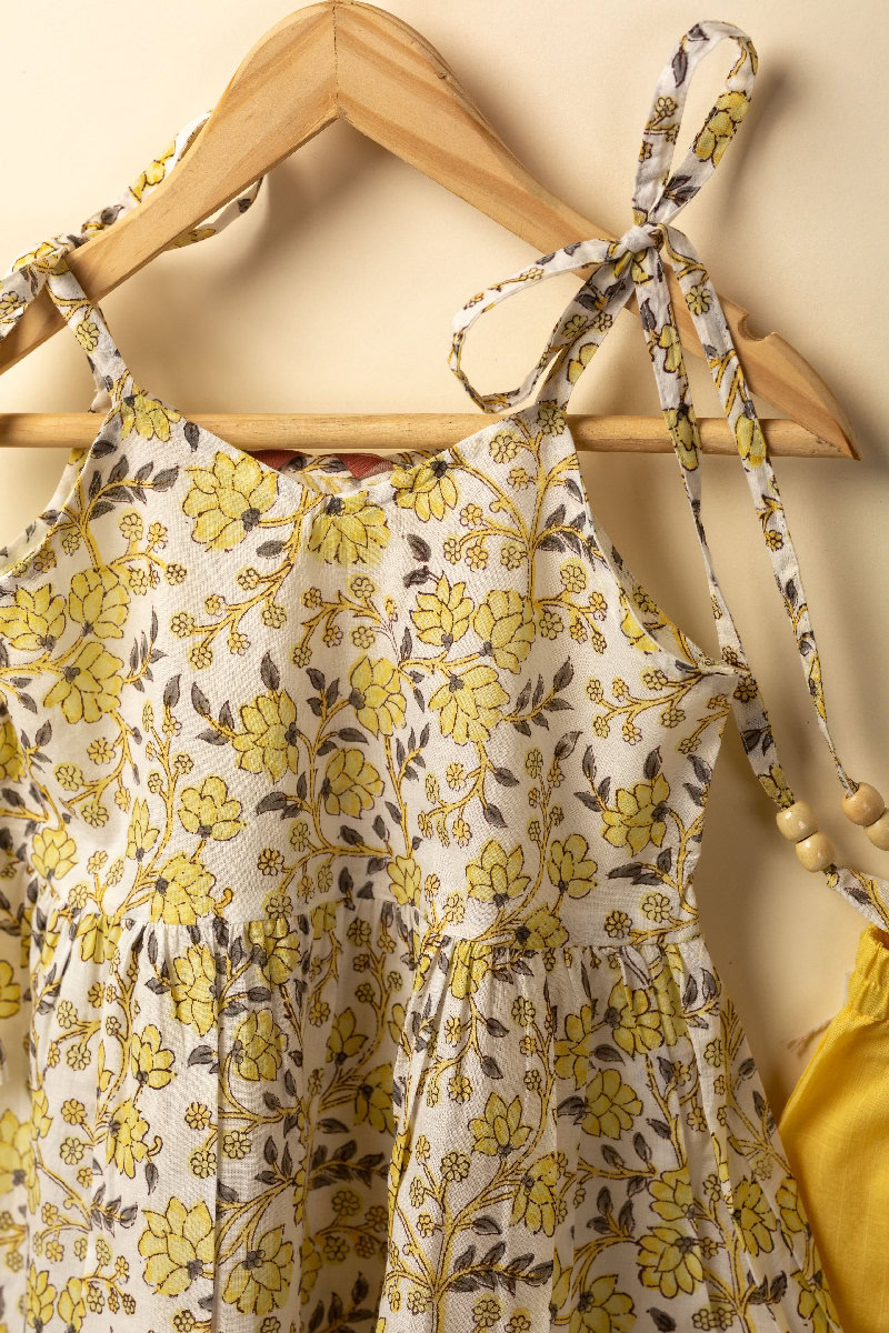 Image for Kusvaa Grw071 Taru Cotton Girl's Kurta Pant Set Closeup 2