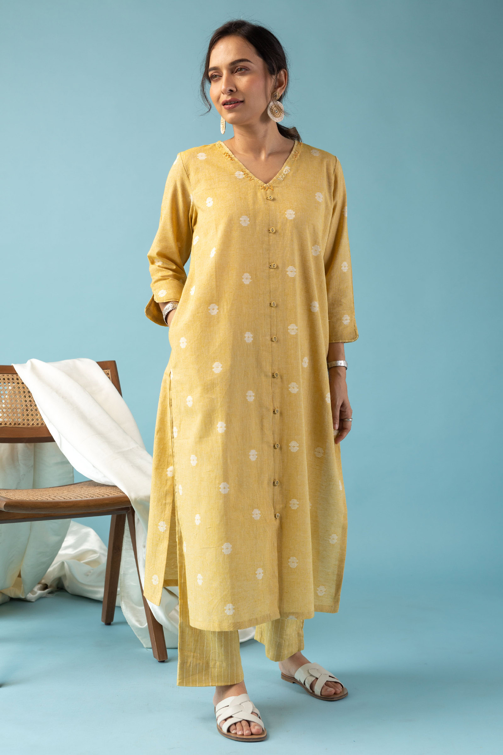 Image for Kusvaa Cood096 Amani Handloom Cotton Kurta Pant Set Side