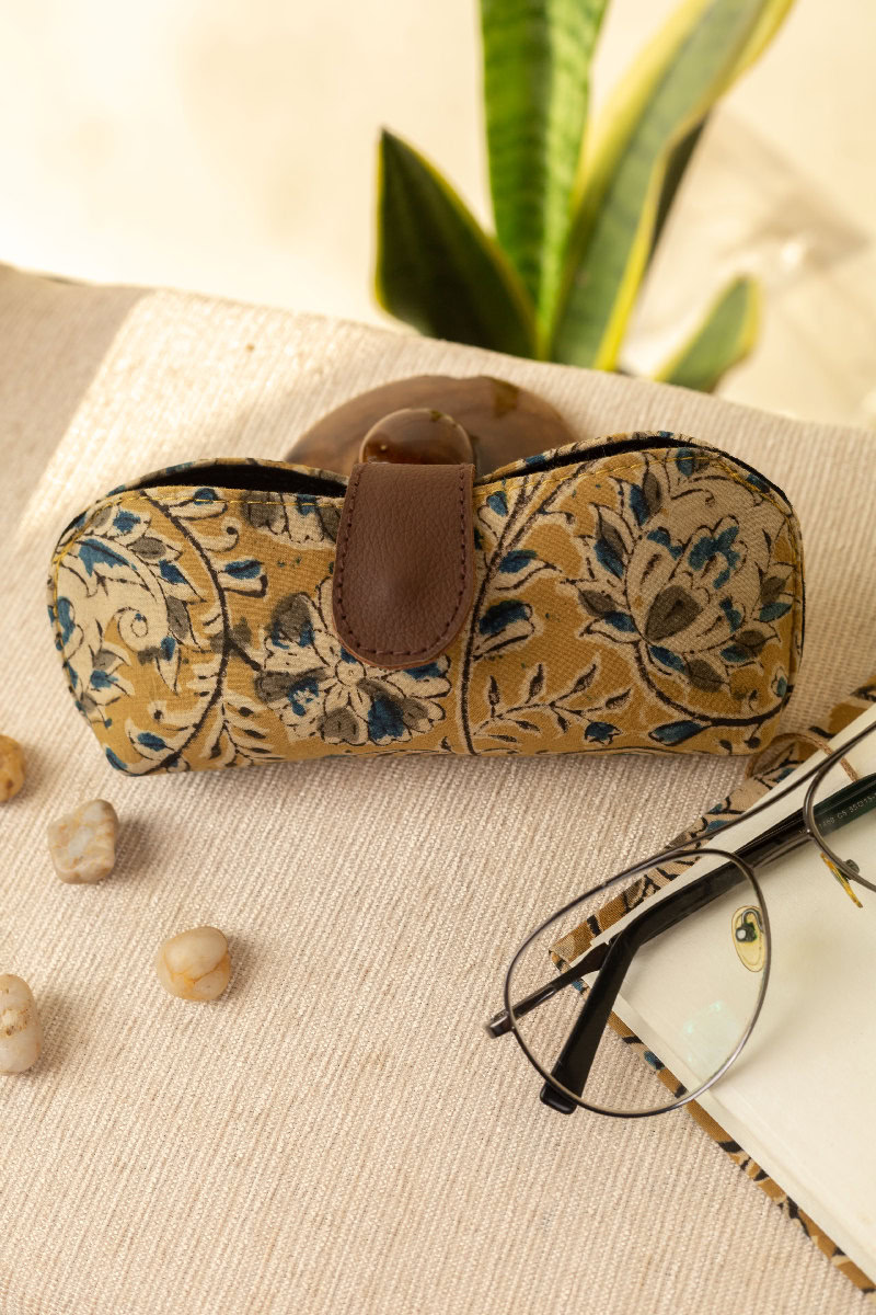 Image for Kusvaa Eyc014 Chashm E Baddoor Sunglass Spectacles Cover Front