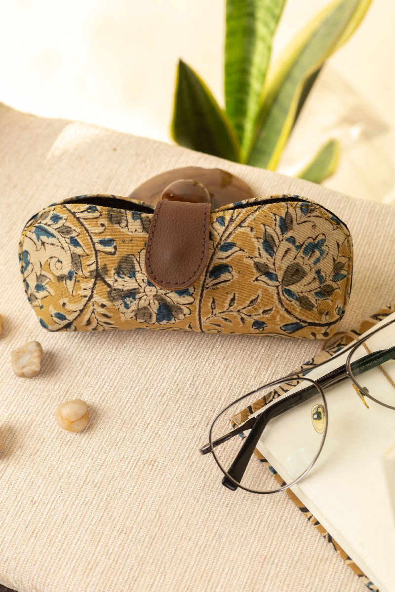 Image for Kusvaa Eyc014 Chashm E Baddoor Sunglass Spectacles Cover Side