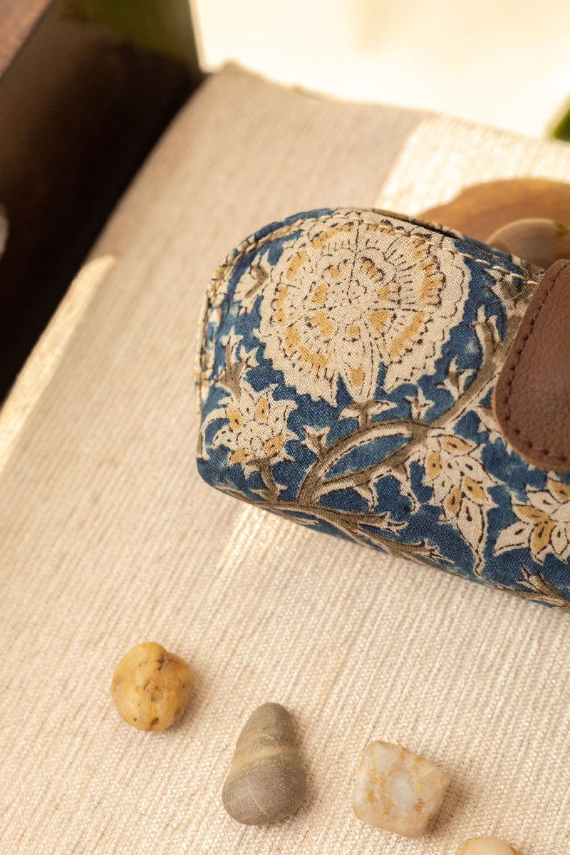 Image for Kusvaa Eyc017 Chashm E Baddoor Sunglass Spectacles Cover Closeup