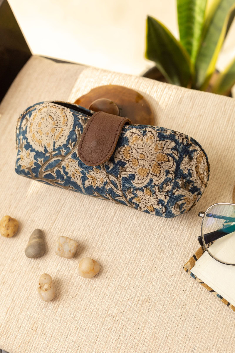 Image for Kusvaa Eyc017 Chashm E Baddoor Sunglass Spectacles Cover Front