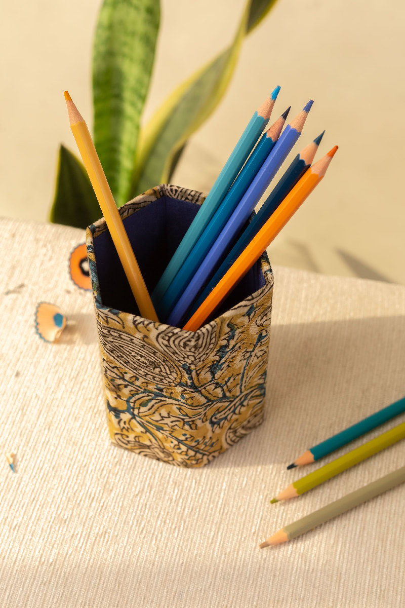 Image for Kusvaa Peh013 Kalam Dhari Pen Holder Closeup 2