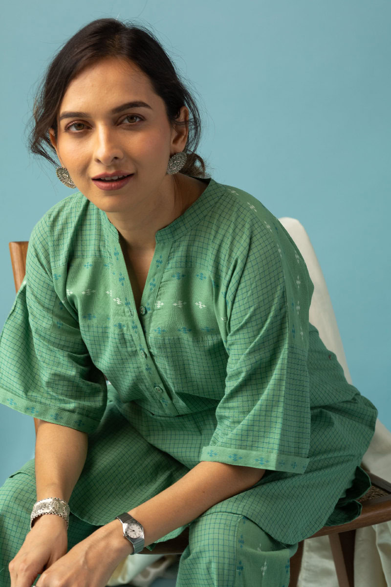 Image for Kusvaa Cood100 Nysa Handloom Cotton Kurta Pant Set Closeup 2