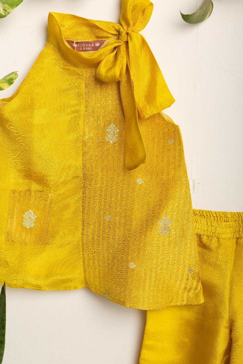 Image for Kusvaa Grw086 Udayana Tissue Viscos Girls Kurta Pant Set Sitting