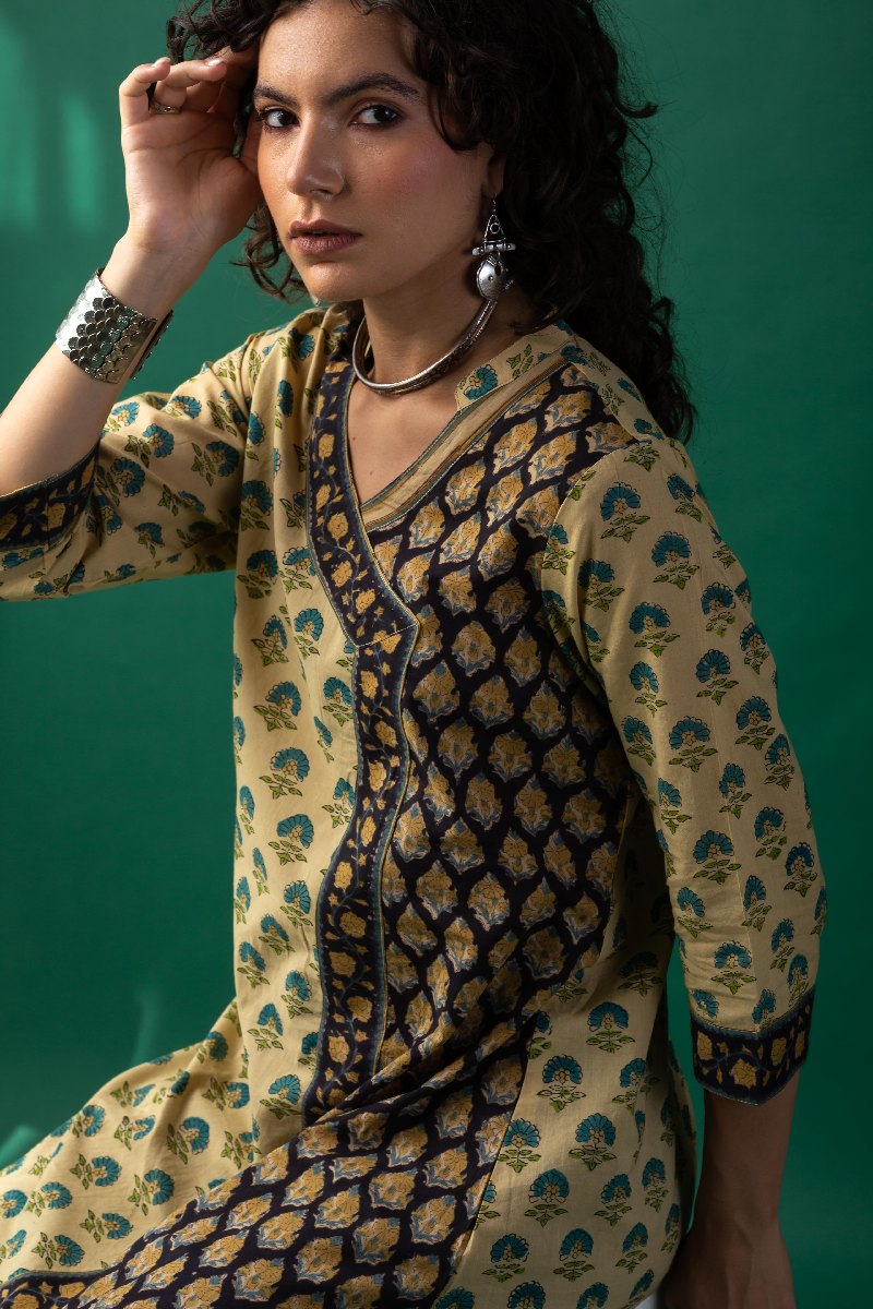 Image for Kusvaa Wkr193 Brithhi Cotton Handblock Print Kurta Sitting