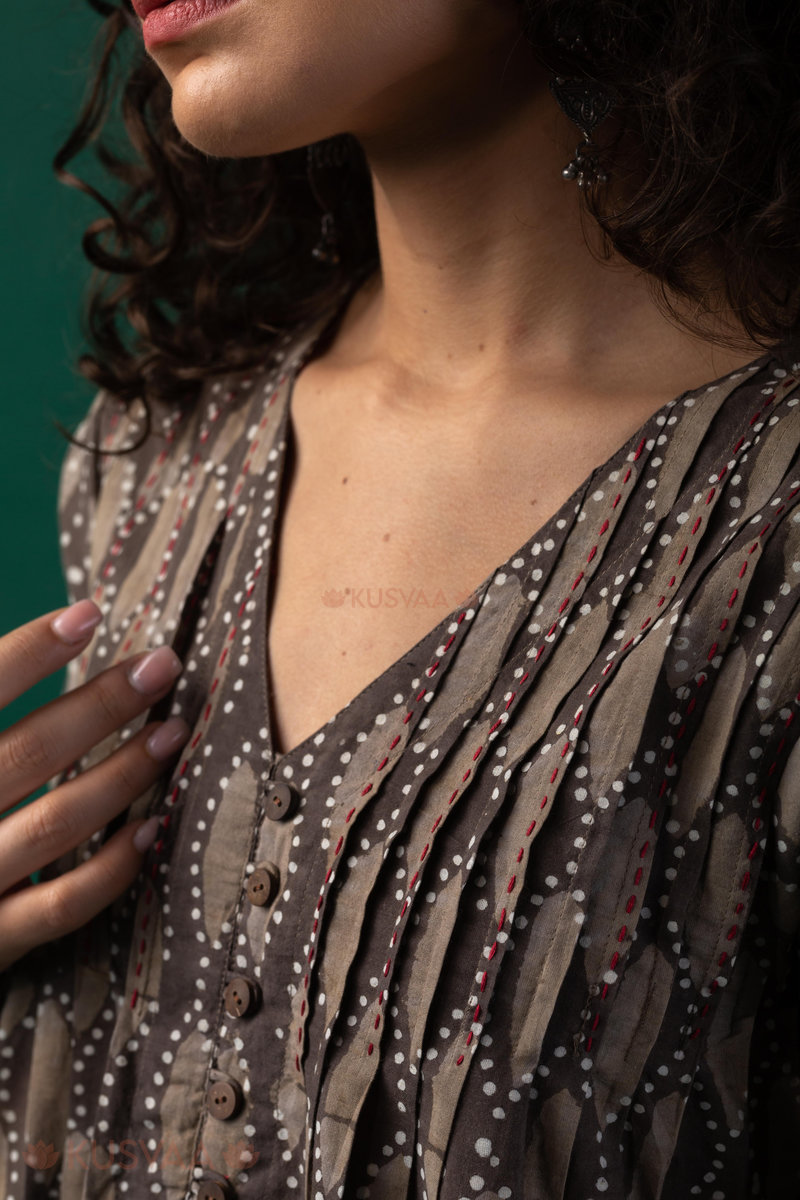 Image for Kusvaa Wkr202 Aarini Cotton Handblock Print Kurta Closeup 2