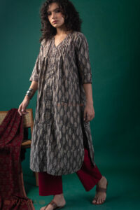 Image for Kusvaa Wkr202 Aarini Cotton Handblock Print Kurta Sitting