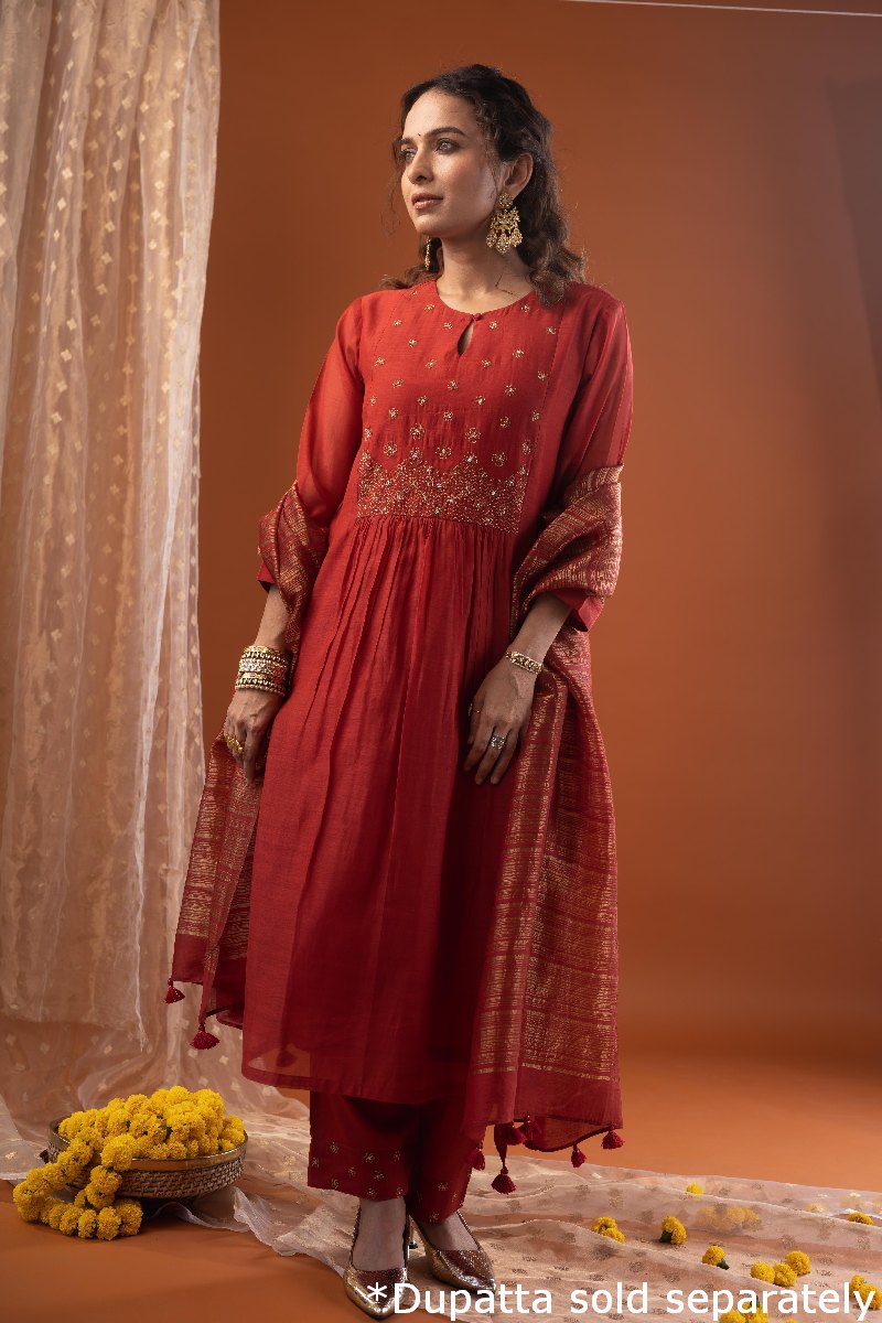 Image for Kusvaa Cood106 Trishira Chanderi Kurta Pant Set Side