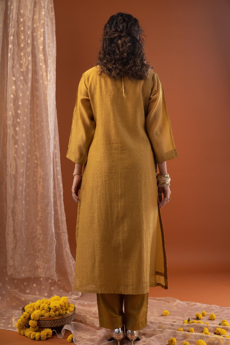 Image for Kusvaa Cood112 Shraya Chanderi Kurta Pant Set Back