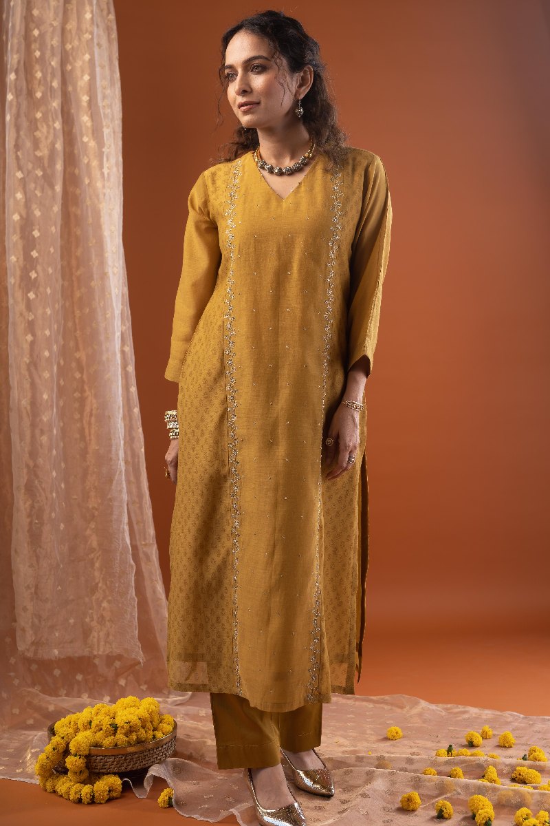 Image for Kusvaa Cood112 Shraya Chanderi Kurta Pant Set Side