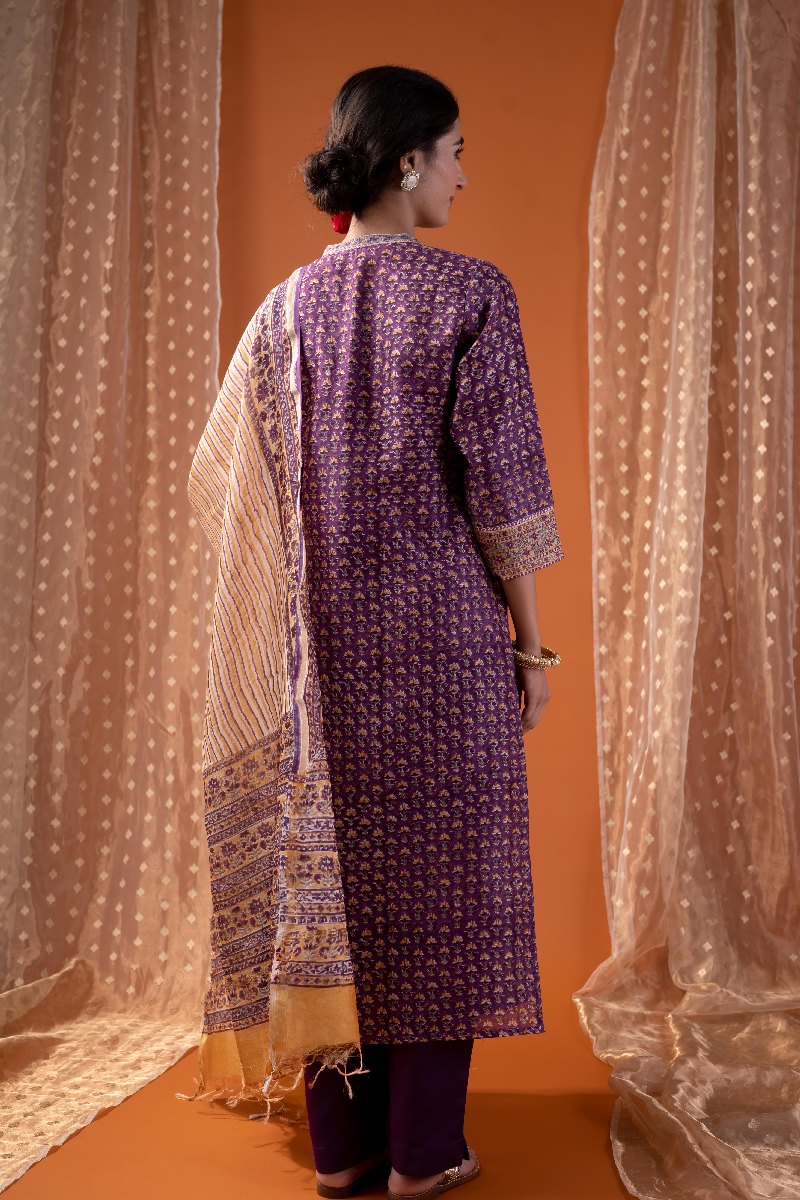 Image for Kusvaa Kds020 Tridha Chanderi Kurta With Dupatta Set Neck