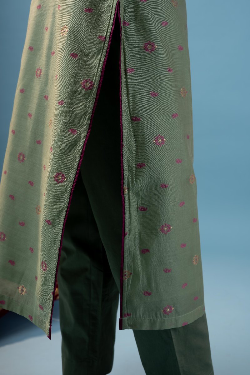 Image for Kusvaa Wkr212 Aarna Chanderi Jamdaai Kurta Closeup 3