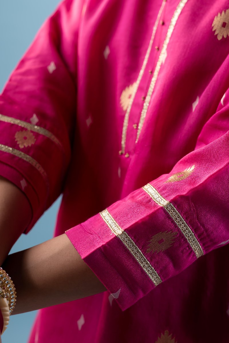 Image for Kusvaa Wkr214 Aarna Chanderi Jamdaai Kurta Closeup 2
