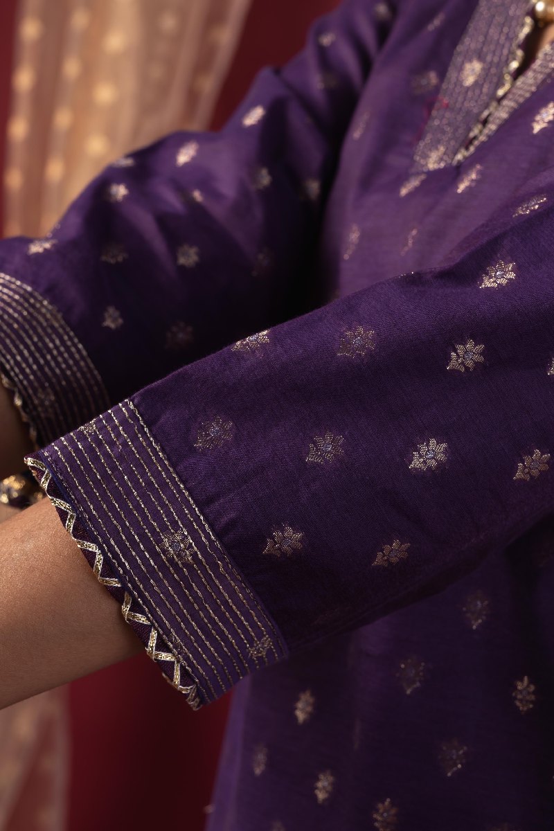 Image for Kusvaa Wkr222 Sia Chanderi Straight Fit Kurta Closeup 2