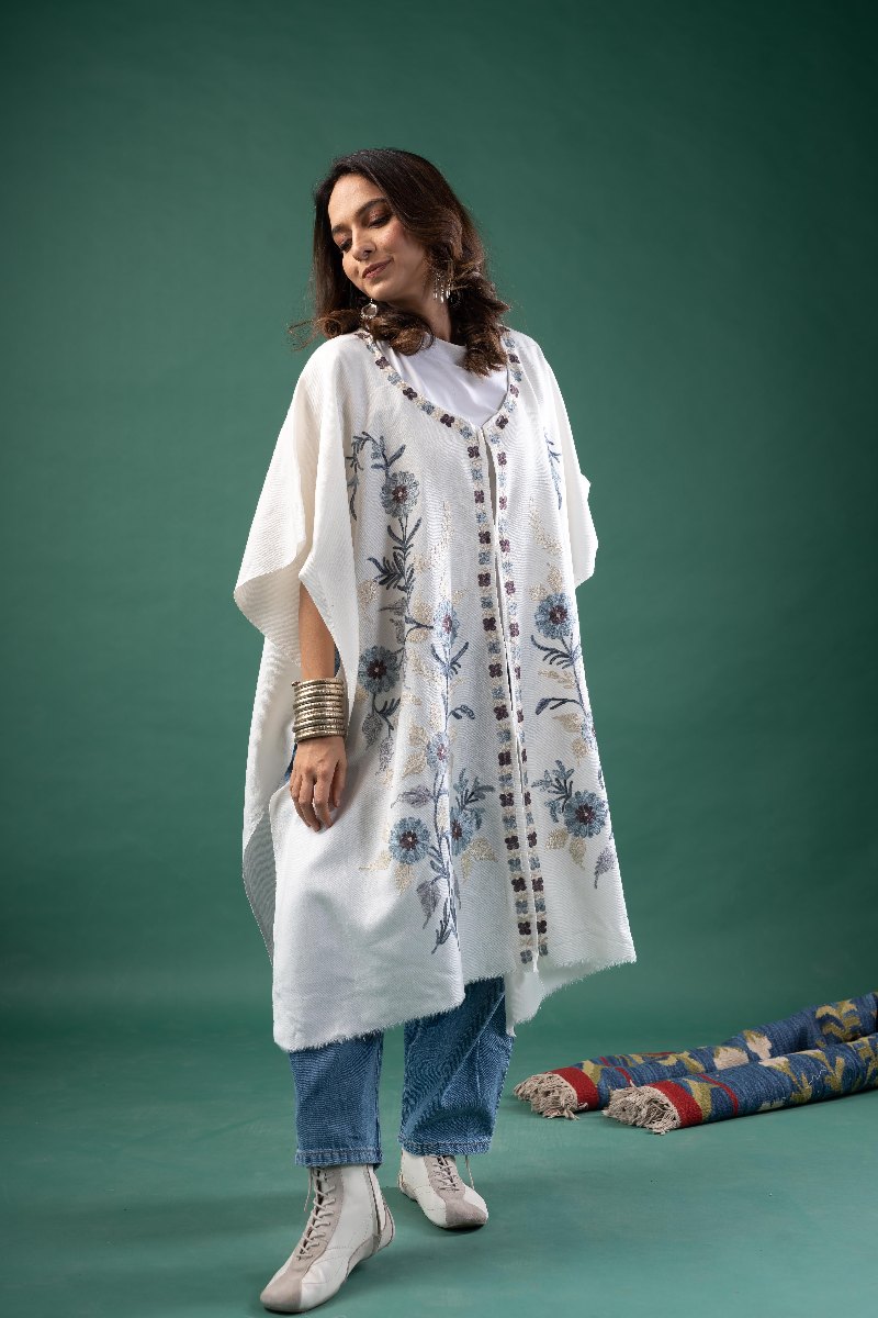 Image for Kusvaa Jak018 Anala Free Size Woolen Cape Closeup