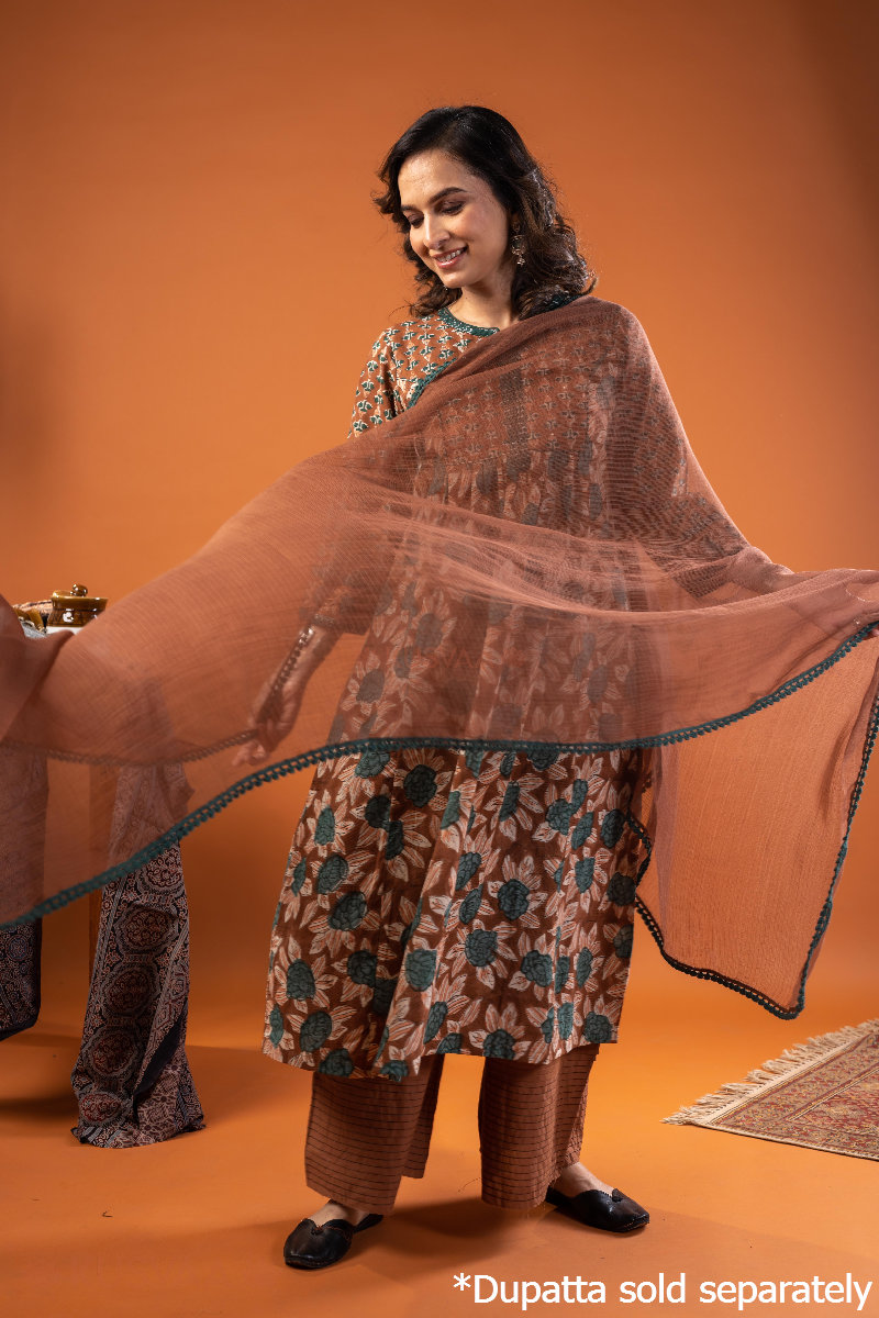 Image for Kusvaa Wkr234 Nihari Cotton Handblock Kurta Sitting
