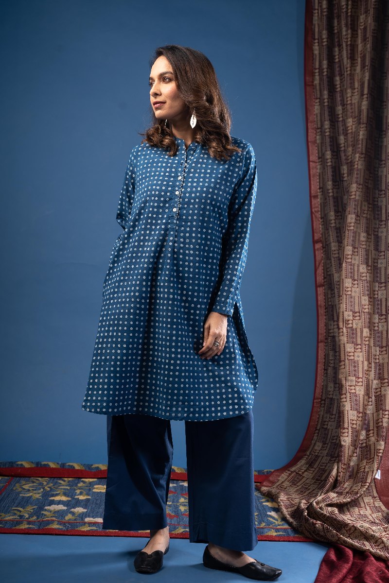 Image for Kusvaa Wkr238 Erisha Cotton Handblock Kurta Sitting