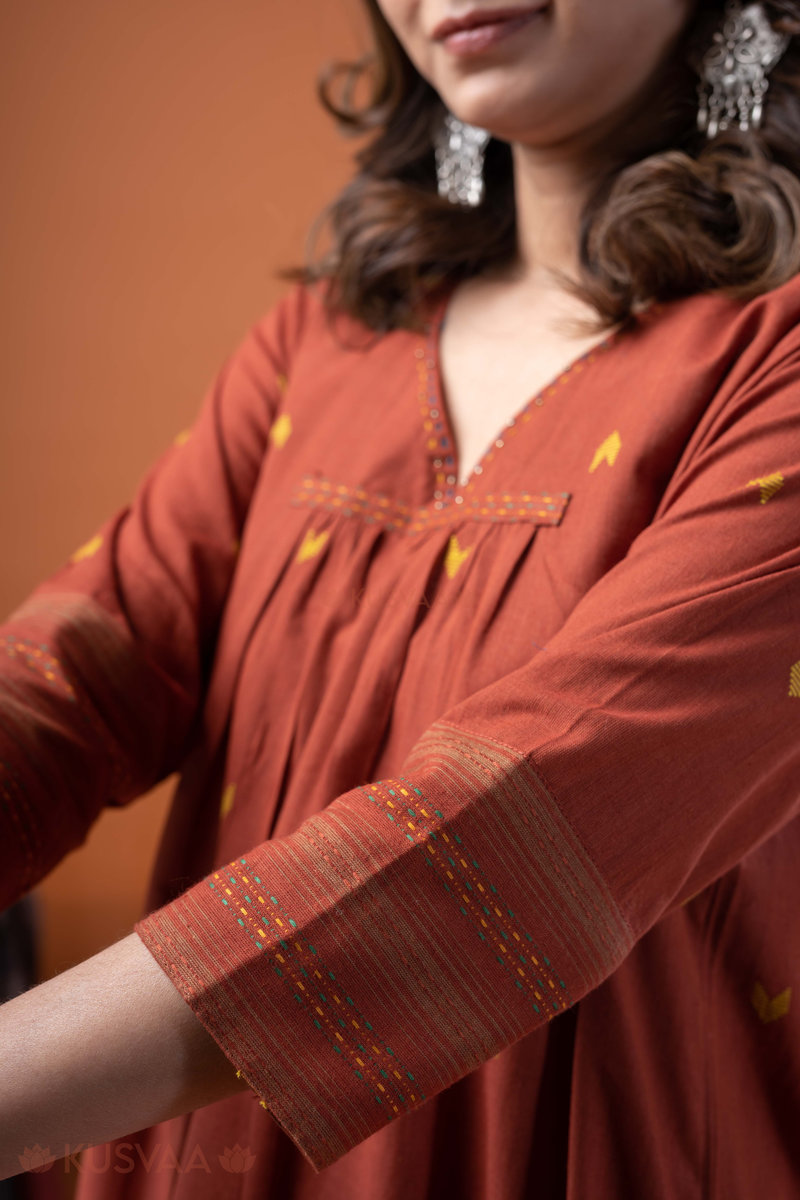 Image for Kusvaa Cood127 Kinaya Handloom Cotton Kurta Pant Set Closeup 2