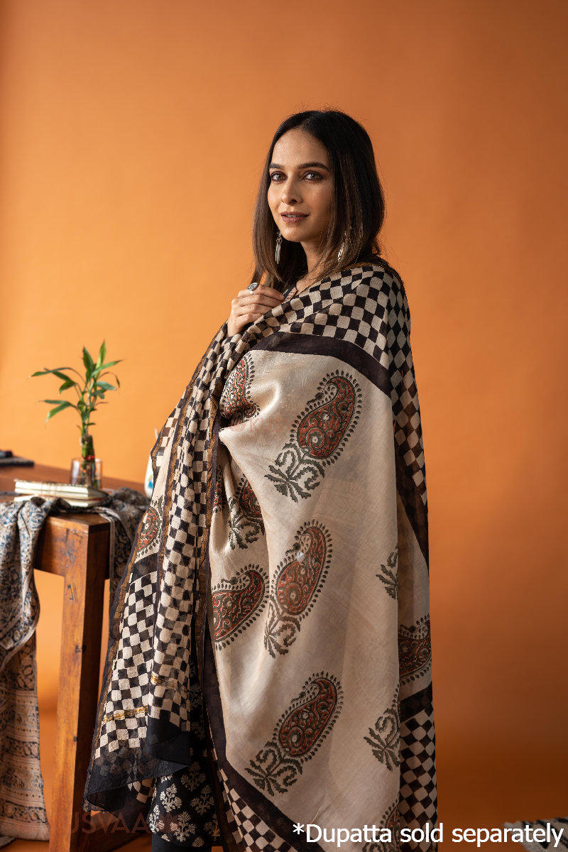 Image for Kusvaa Wkr245 Nikita Chanderi Straight Kurta Sitting