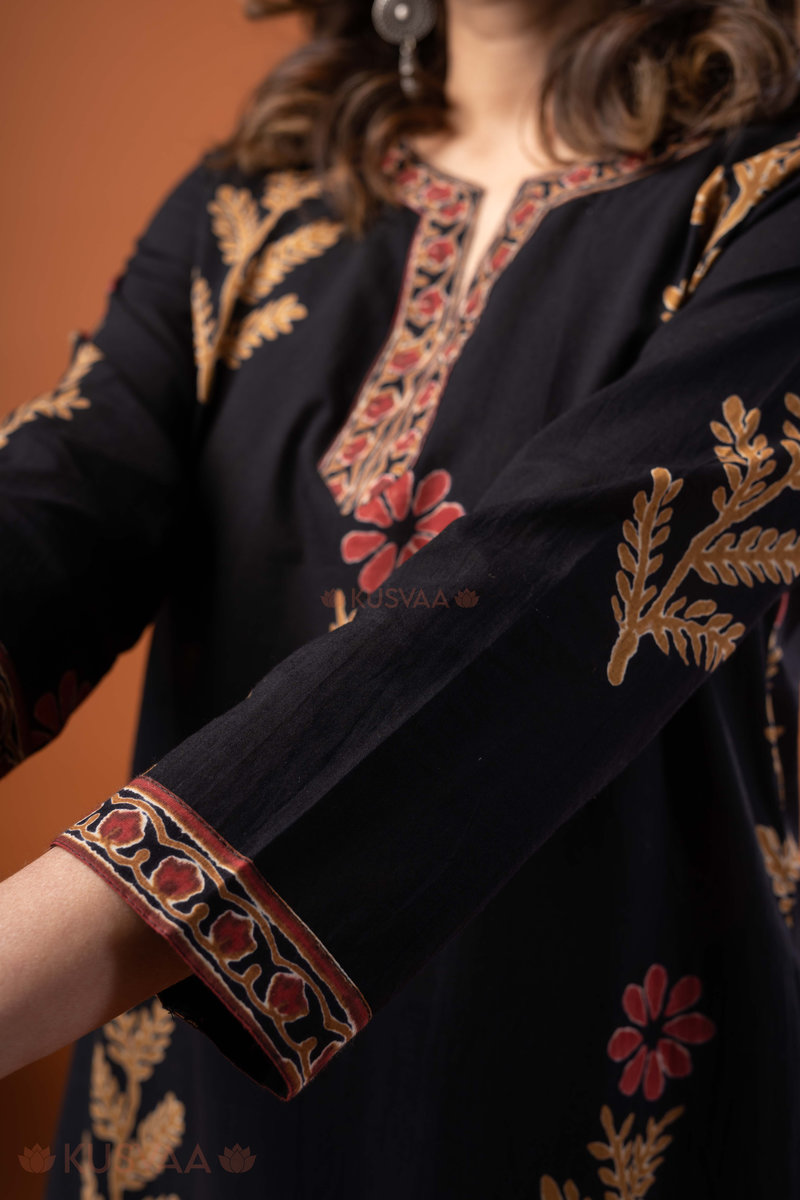 Image for Kusvaa Wkr253 Anvika Cotton Handblock Print Kurta Closeup 2