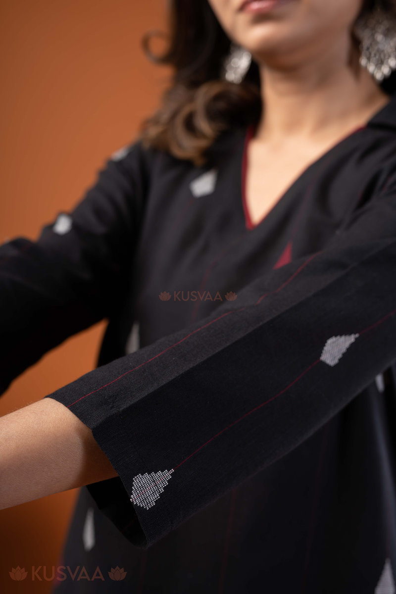 Image for Kusvaa Wkr254 Urvi Handloom Cotton Kurta Closeup 2