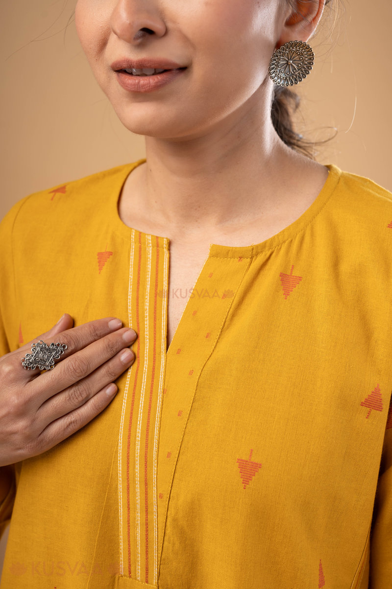 Image for Kusvaa Cood129 Navika Handloom Cotton Kurta Pant Set Closeup 2