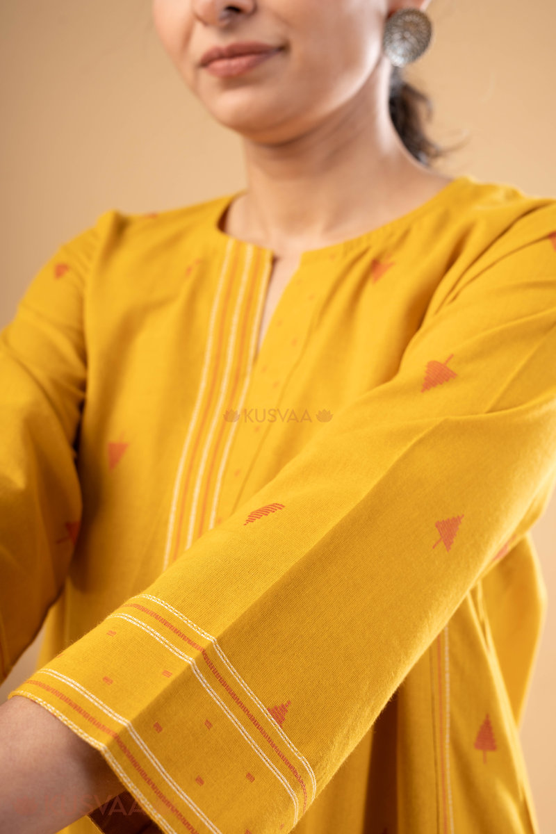 Image for Kusvaa Cood129 Navika Handloom Cotton Kurta Pant Set Closeup