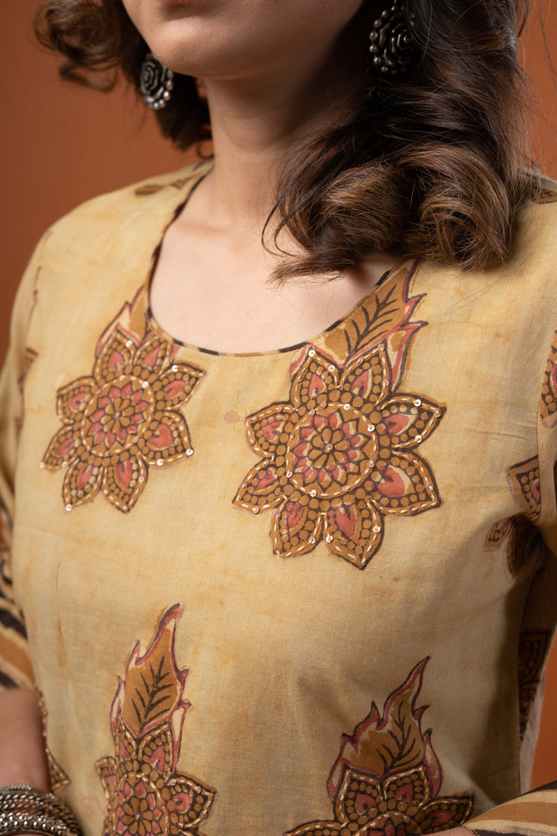 Image for Kusvaa Wkr262 Saroya Cotton Handblock Print Kurta Closeup