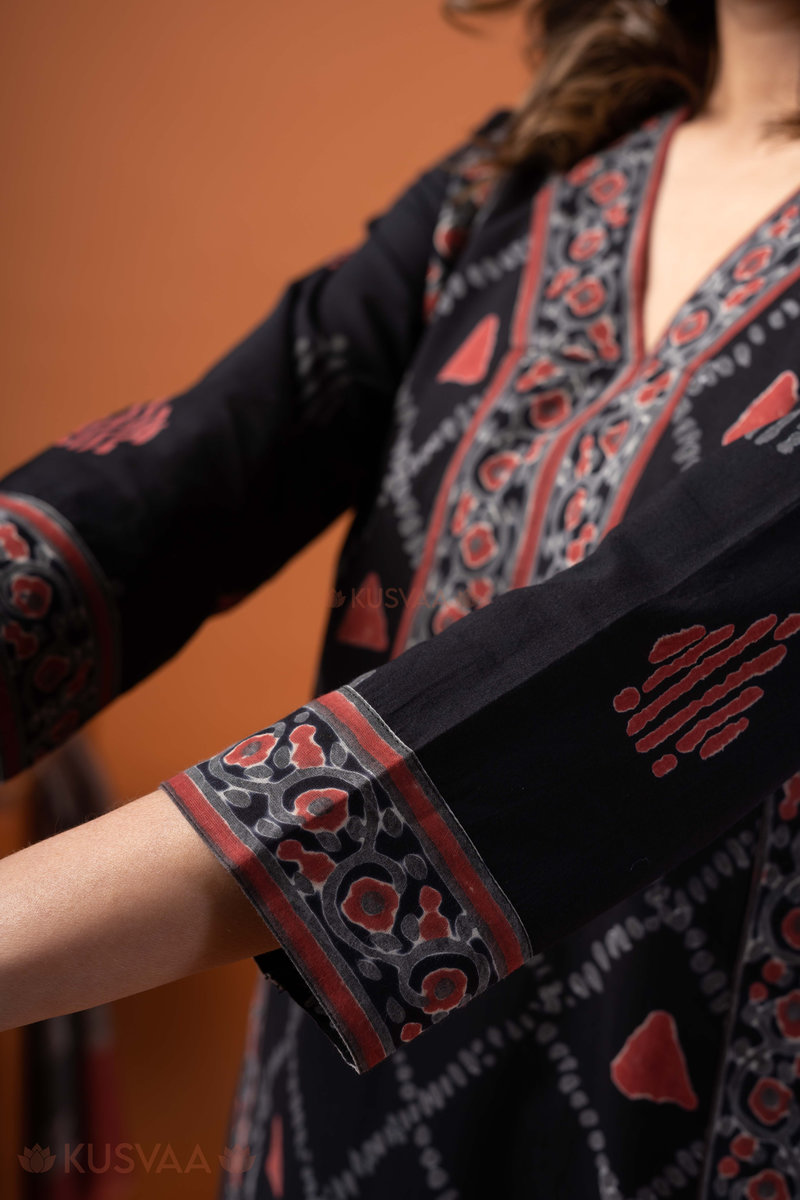 Image for Kusvaa Wkr263 Avaia Cotton Handblock Print Kurta Closeup 2