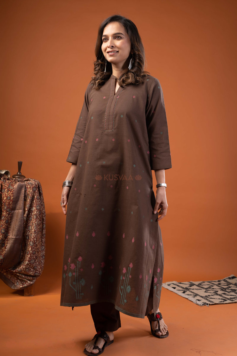 Image for Kusvaa Wkr264 Akshani Handloom Cotton Kurta Sitting