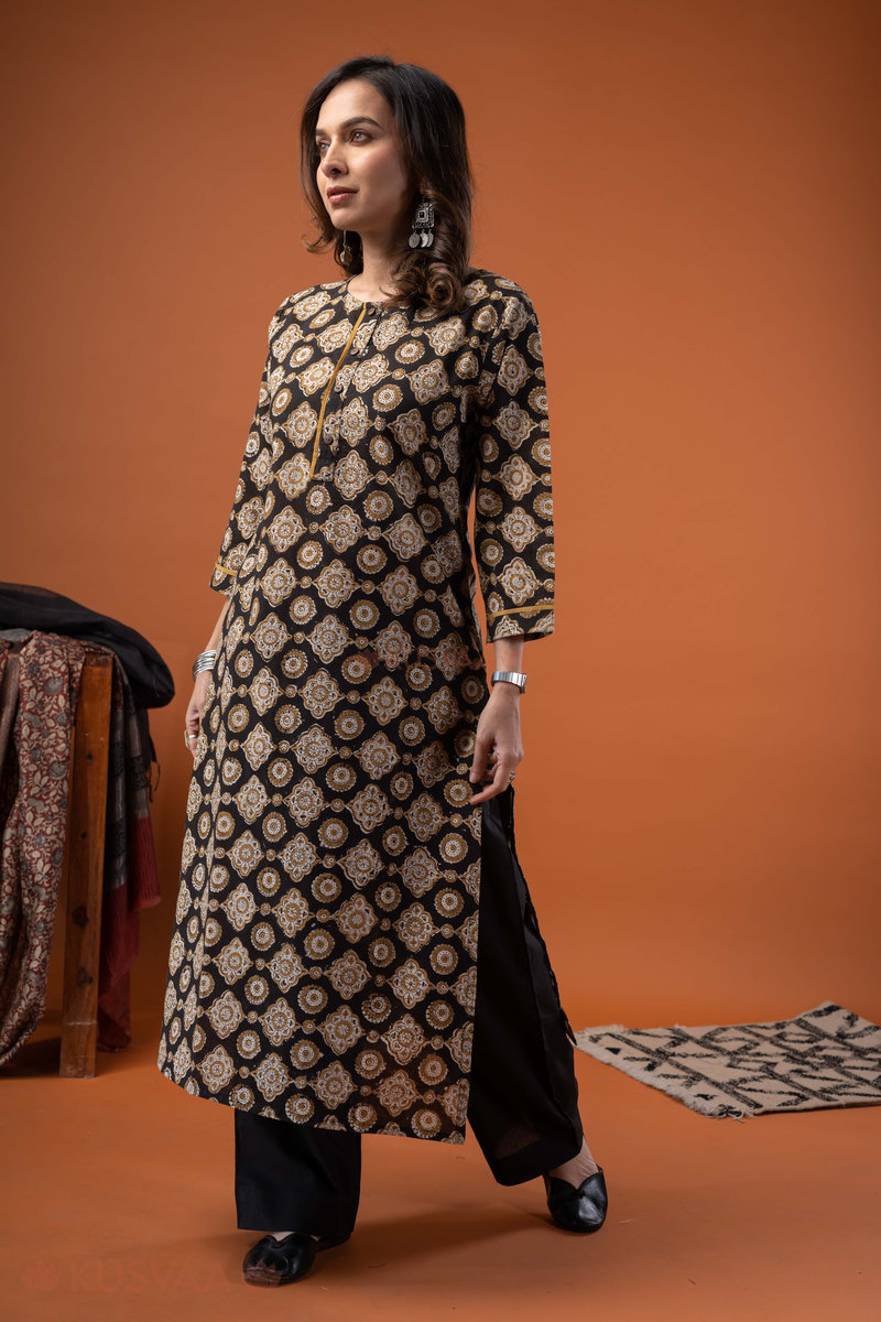 Image for Kusvaa Wkr269 Rhea Cotton Handblock Print Kurta Side