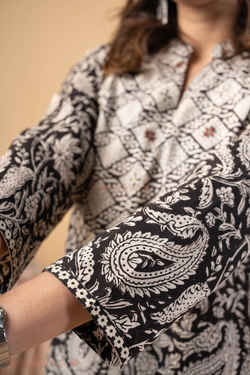 Image for Kusvaa Wkr270 Mayanka Cotton Handblock Print Kurta Closeup 2