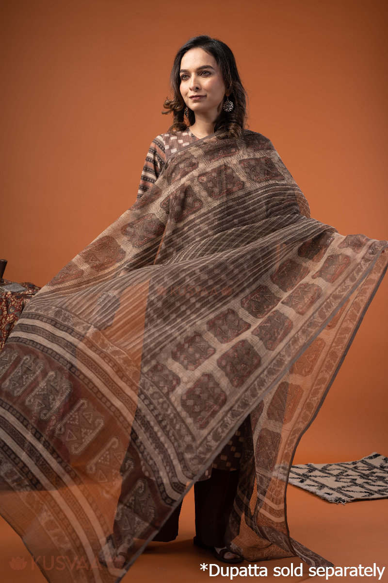 Image for Kusvaa Wkr271 Yara Cotton Handblock Print Kurta Closeup 3
