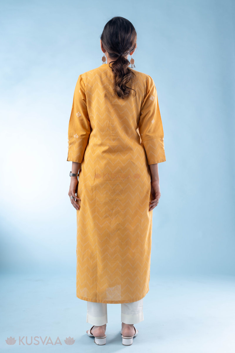 Image for Kusvaa Wkr276 Vyapti Handloom Cotton Kurta Sitting