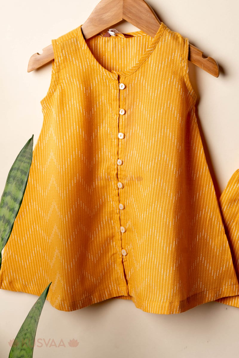 Image for Kusvaa Grw111 Trushna Handloom Cotton Girls Top Short Set Side