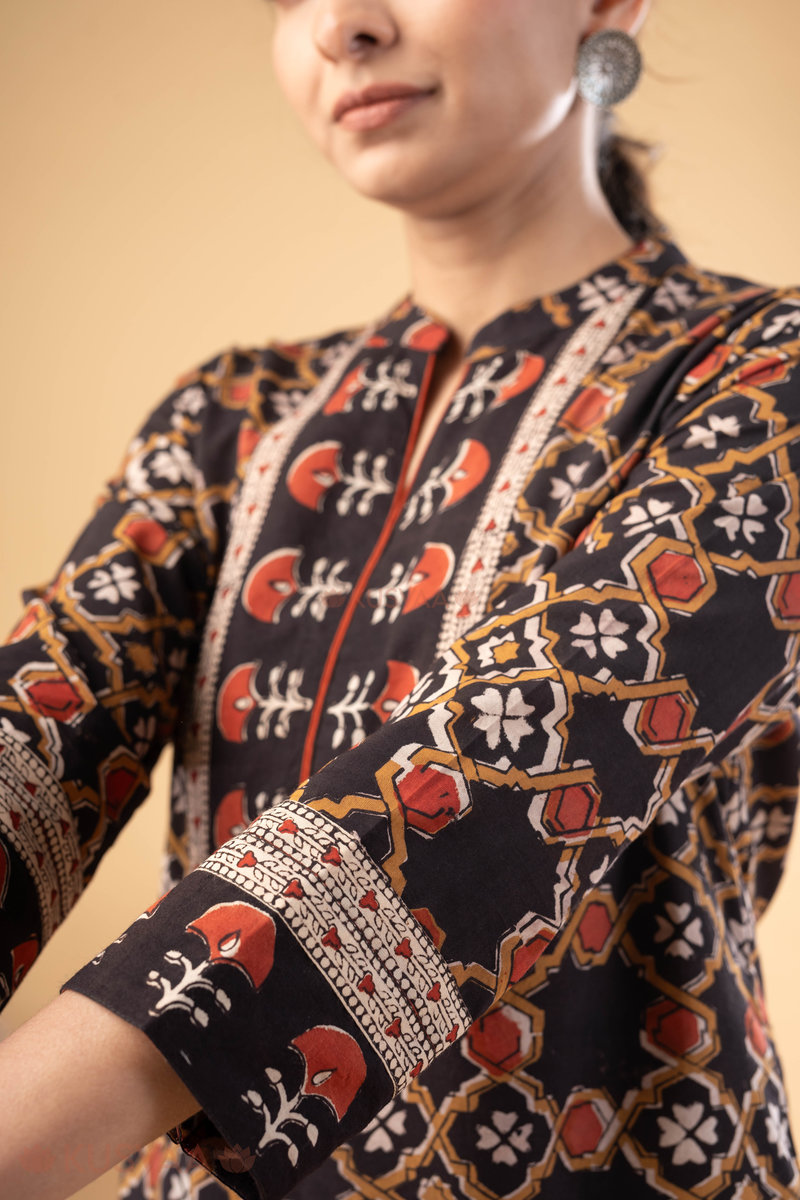 Image for Kusvaa Wkr283 Sia Cotton Handblock Print Kurta Closeup 2