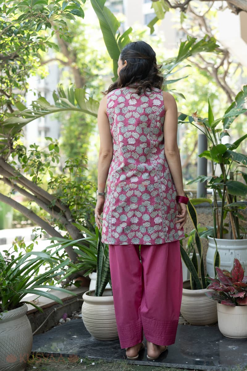 Image for Kusvaa Shk069 Pratyagya Cotton Short Kurti Sitting