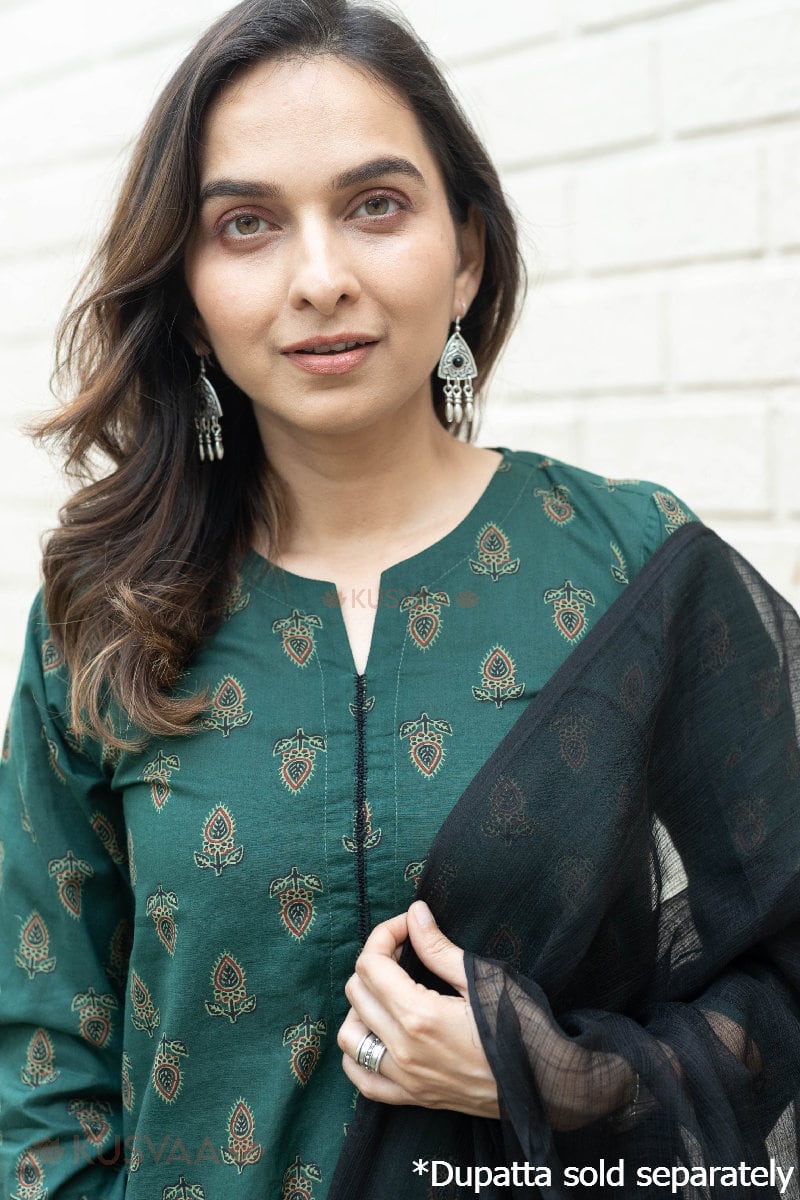 Image for Kusvaa Wkr302 Vivikta Cotton Straight Fit Kurta Featured