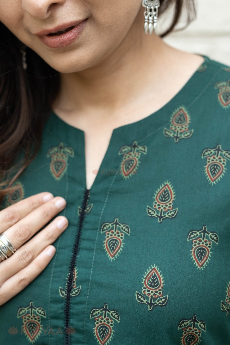 Image for Kusvaa Wkr302 Vivikta Cotton Straight Fit Kurta Side