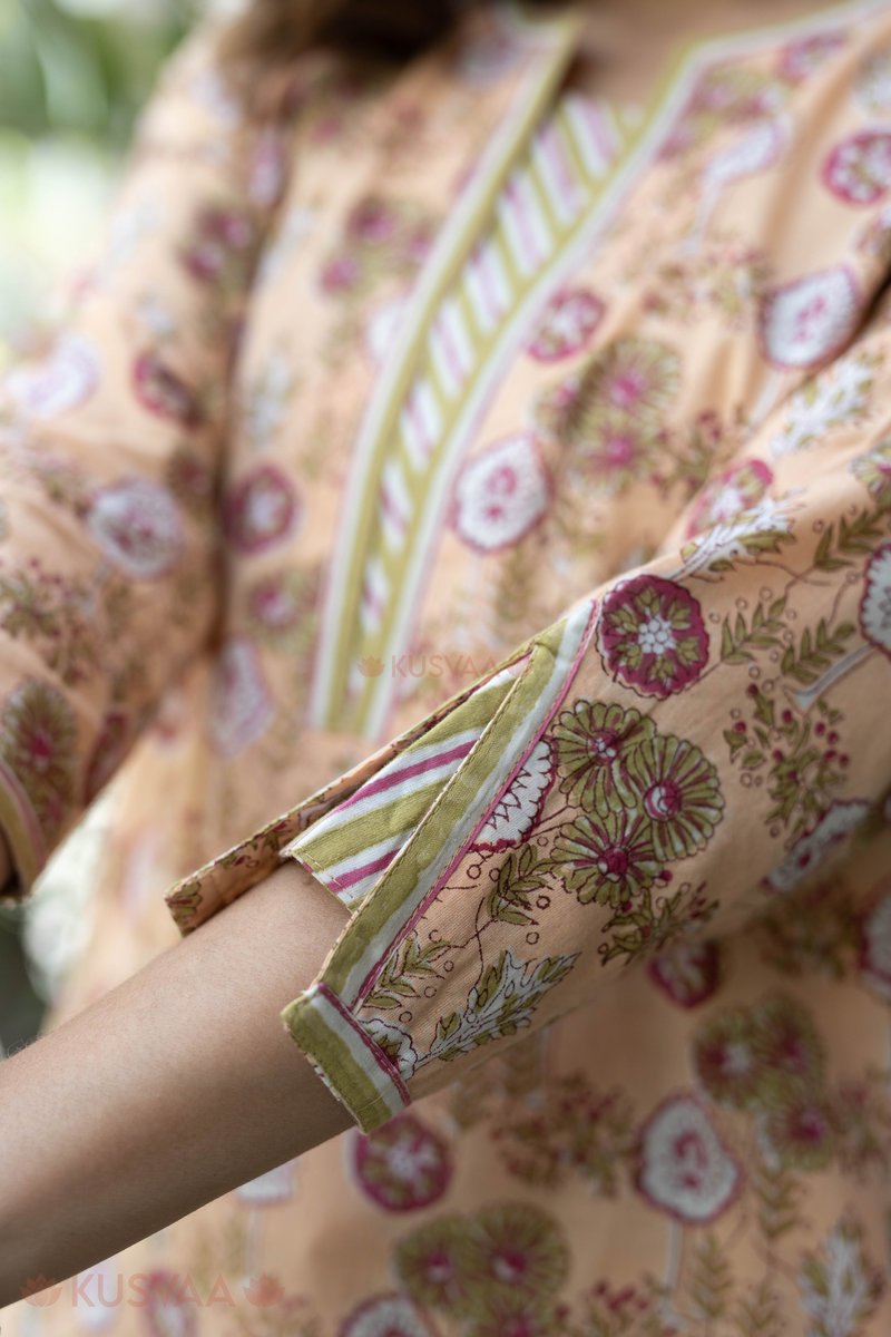 Image for Kusvaa Wkr303 Swaha Cotton Handblock Kurta Closeup 2