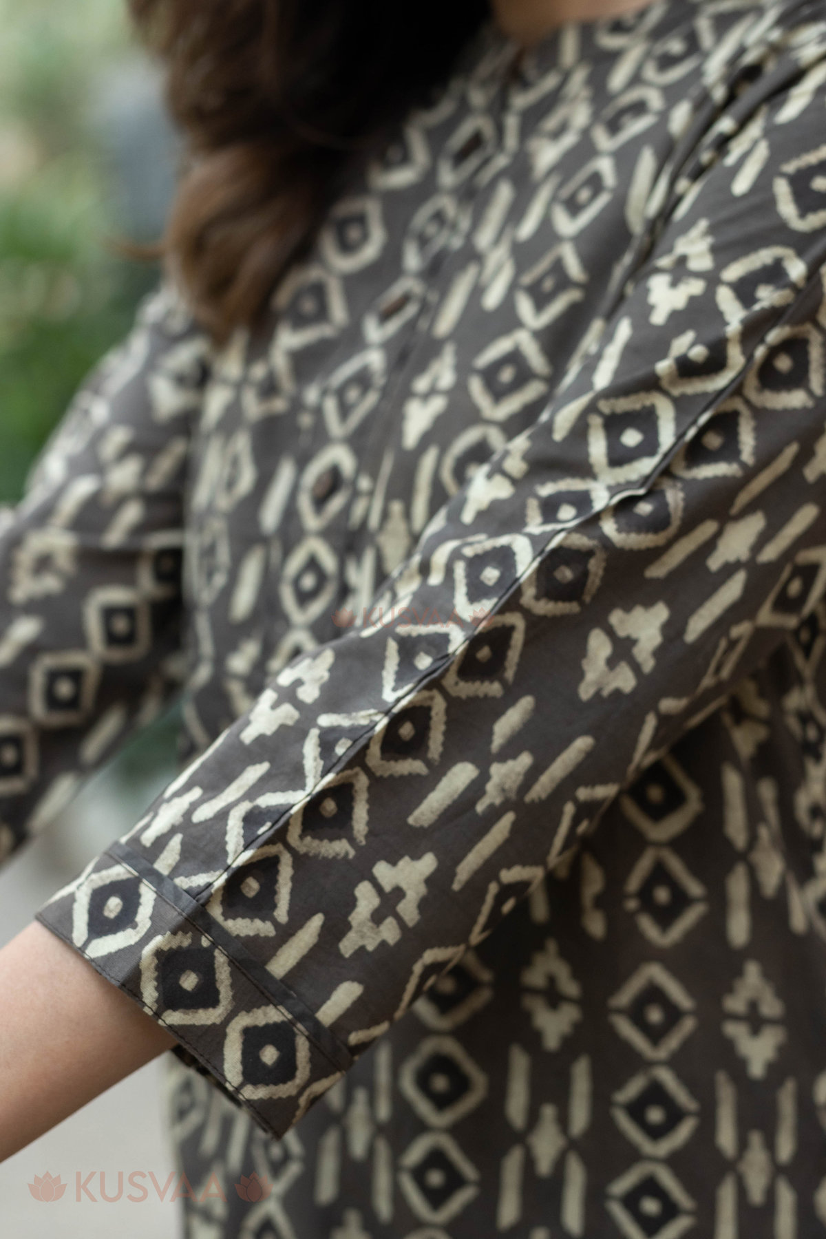Image for Kusvaa Wkr301 Niyara Cotton Handblock Kurta Closeup 2