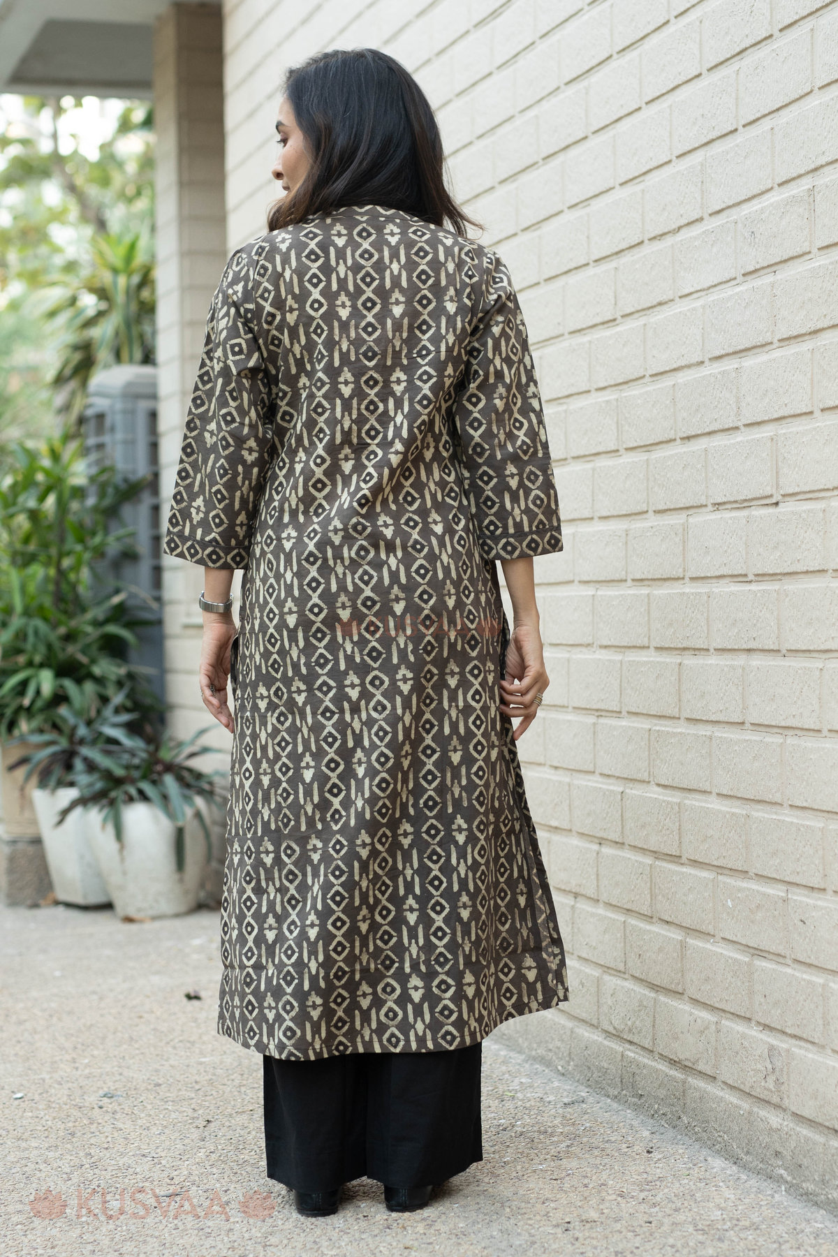 Image for Kusvaa Wkr301 Niyara Cotton Handblock Kurta Sitting