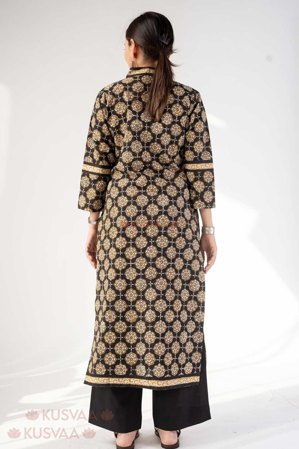 Image for Kusvaa Wkr321 Paridhi Cotton Hnablock Straight Kurta Sitting