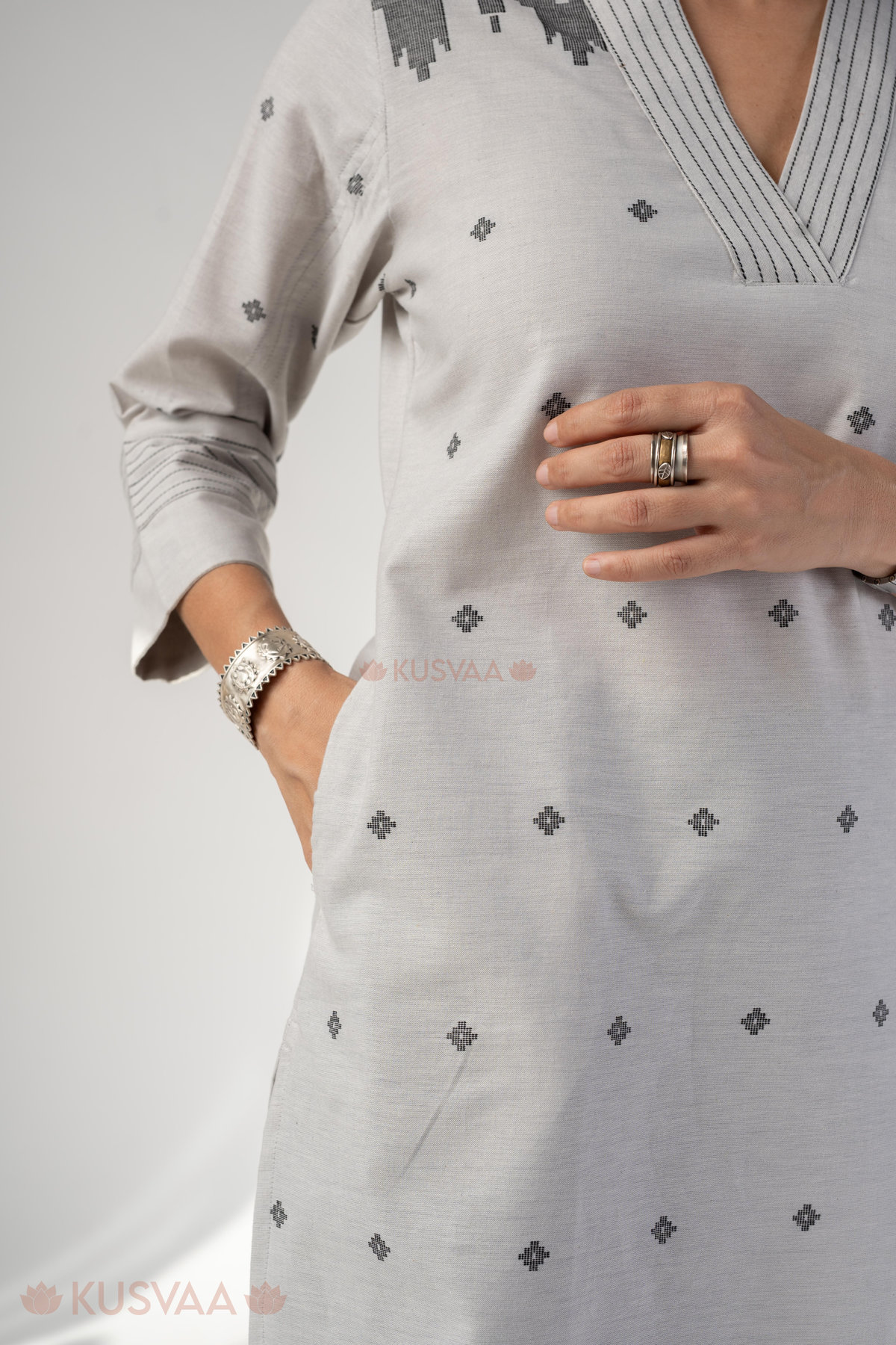 Image for Kusvaa Wkr323 Krishika Handloom Cotton Kurta Closeup 2