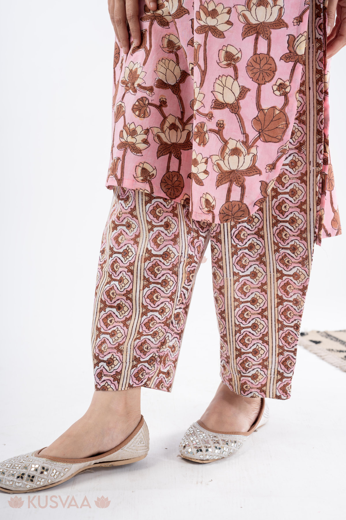 Image for Kusvaa Cood143 Sharanya Cotton Handblock Kurta Pant Set Closeup 2